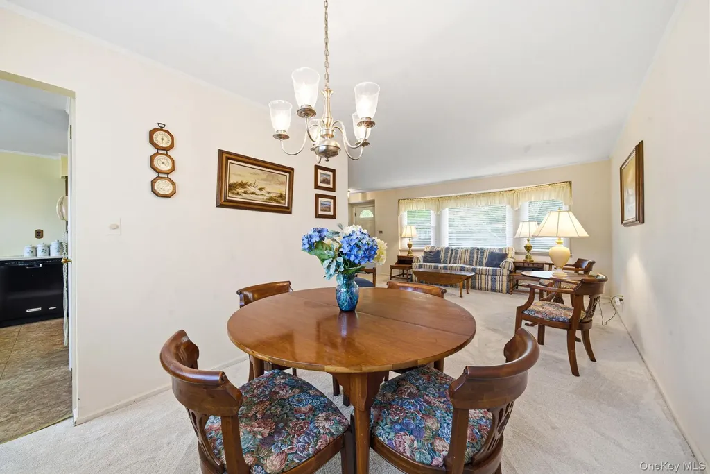 15 Frost Lane Greenlawn NY 11740