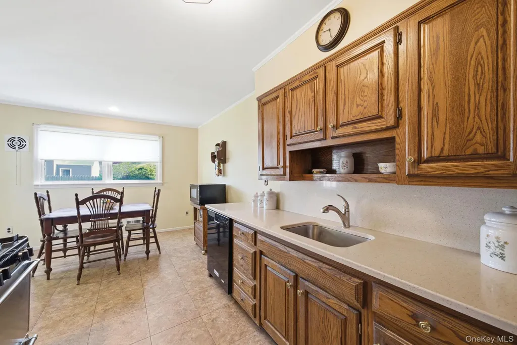 15 Frost Lane Greenlawn NY 11740