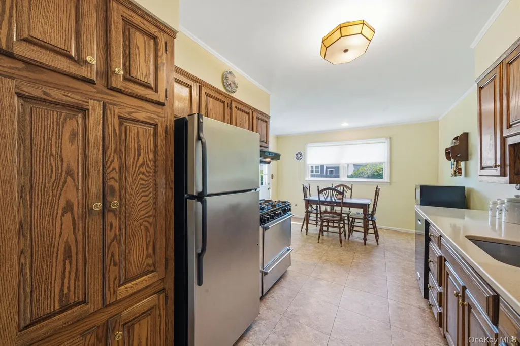 15 Frost Lane Greenlawn NY 11740