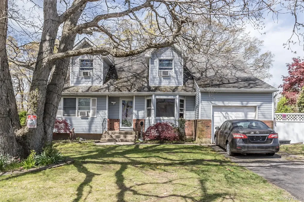 102 Pine Acres Boulevard Deer Park NY 11729