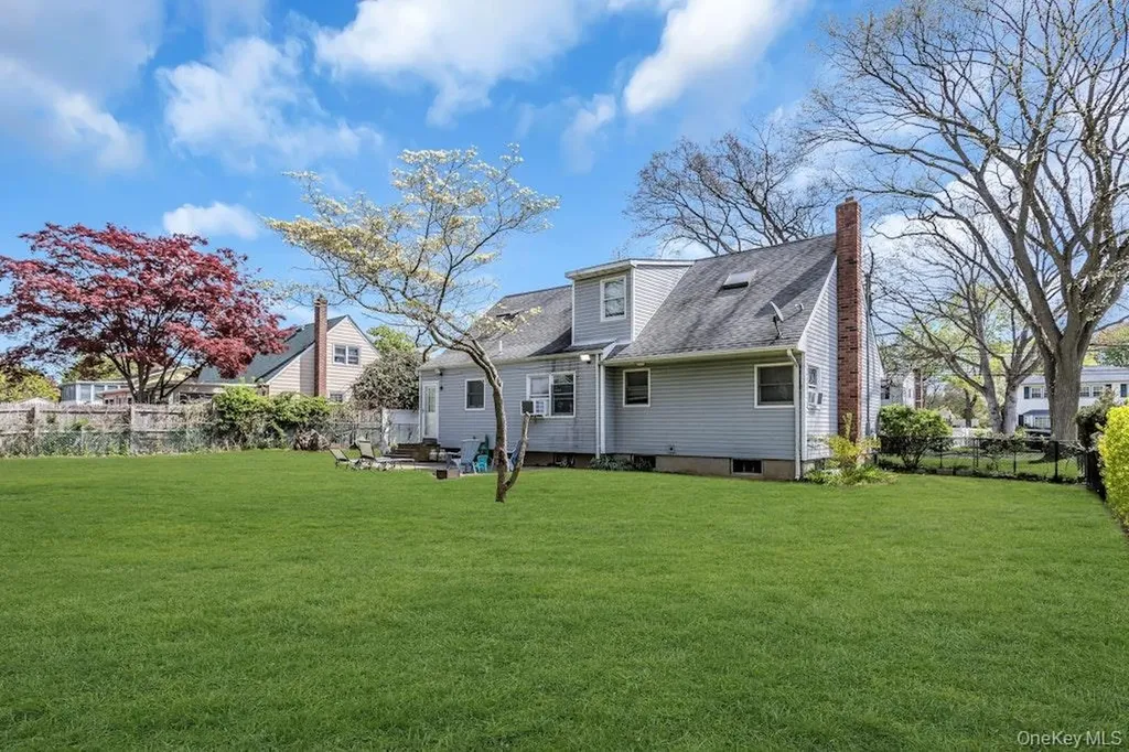 102 Pine Acres Boulevard Deer Park NY 11729