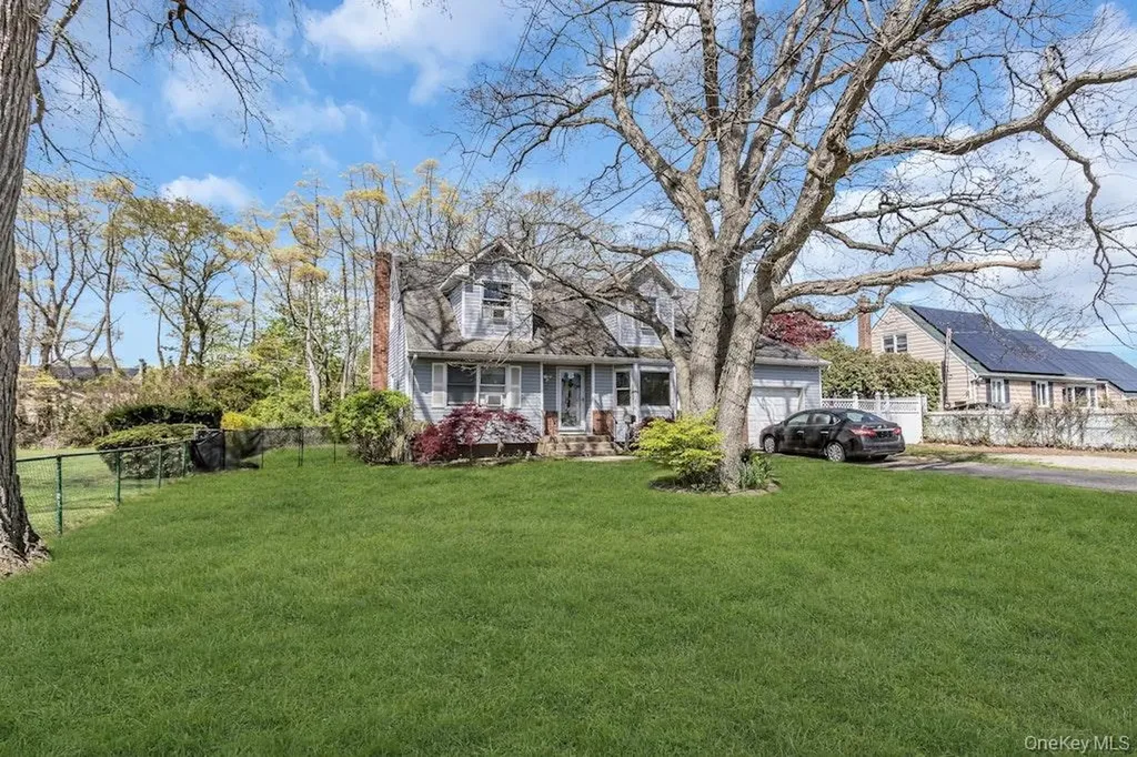102 Pine Acres Boulevard Deer Park NY 11729