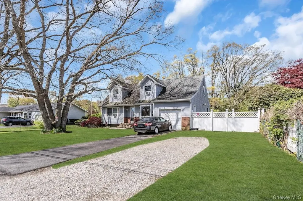 102 Pine Acres Boulevard Deer Park NY 11729