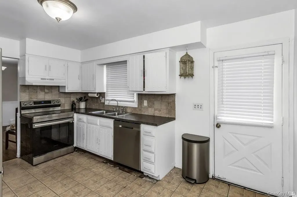 102 Pine Acres Boulevard Deer Park NY 11729