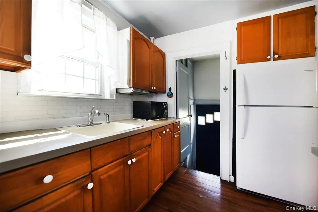 83 Cambridge Street Valley Stream NY 11581