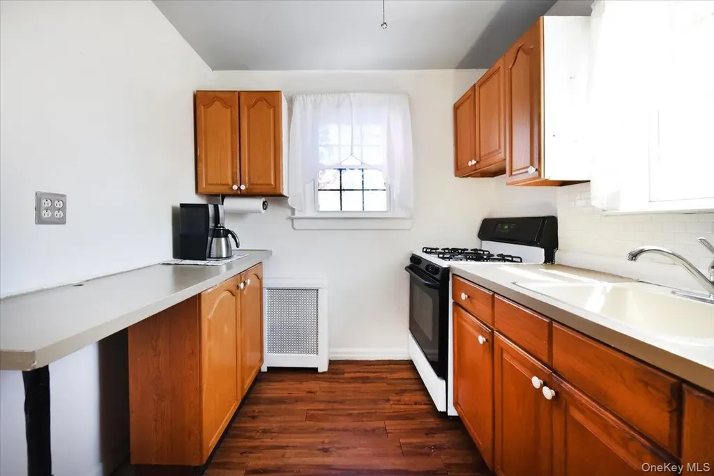 83 Cambridge Street Valley Stream NY 11581
