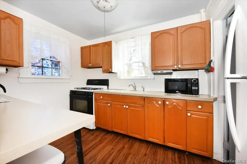 83 Cambridge Street Valley Stream NY 11581