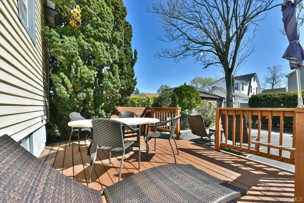 83 Cambridge Street Valley Stream NY 11581