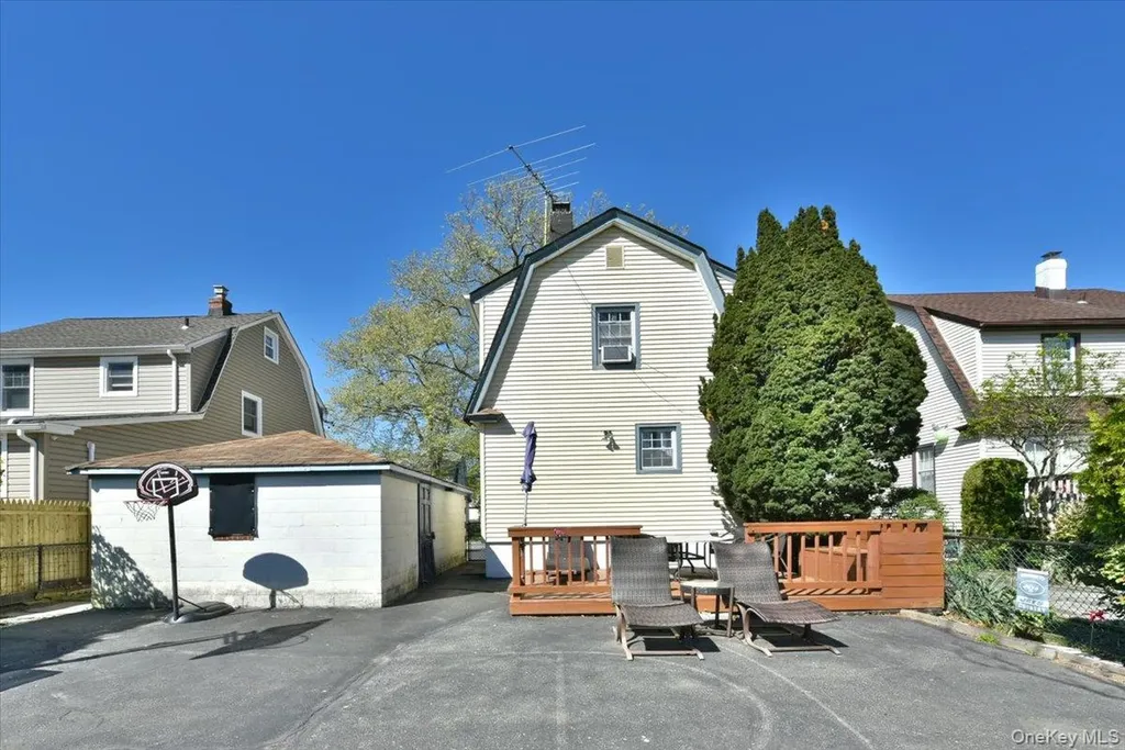83 Cambridge Street Valley Stream NY 11581