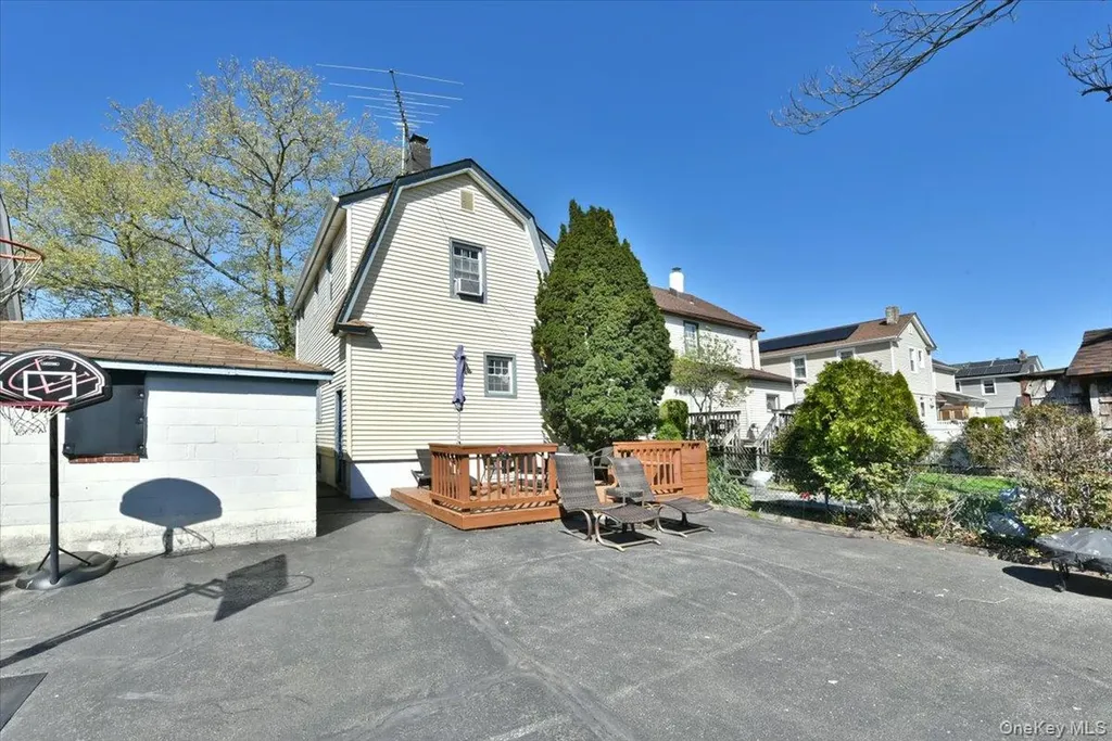 83 Cambridge Street Valley Stream NY 11581
