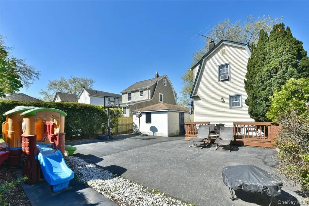 83 Cambridge Street Valley Stream NY 11581