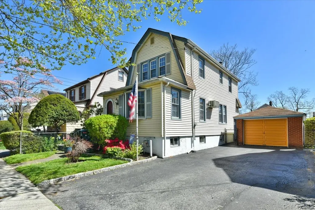 83 Cambridge Street Valley Stream NY 11581