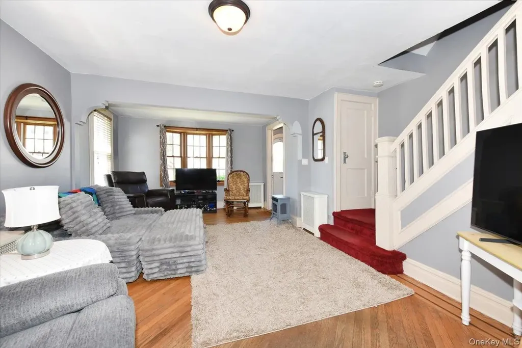 83 Cambridge Street Valley Stream NY 11581