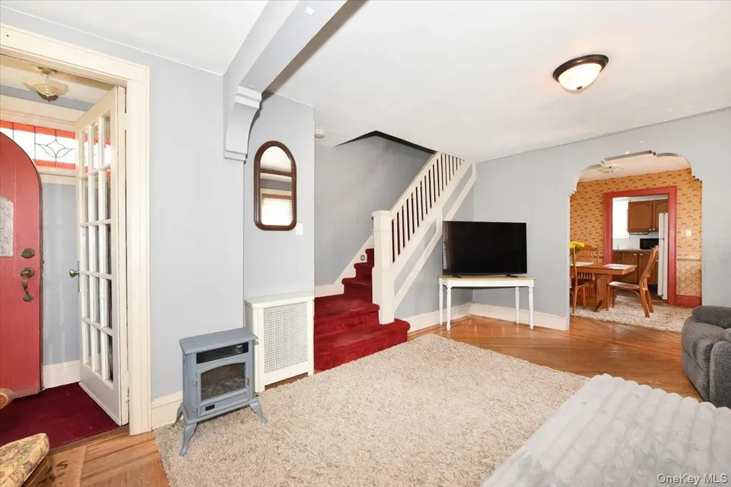 83 Cambridge Street Valley Stream NY 11581