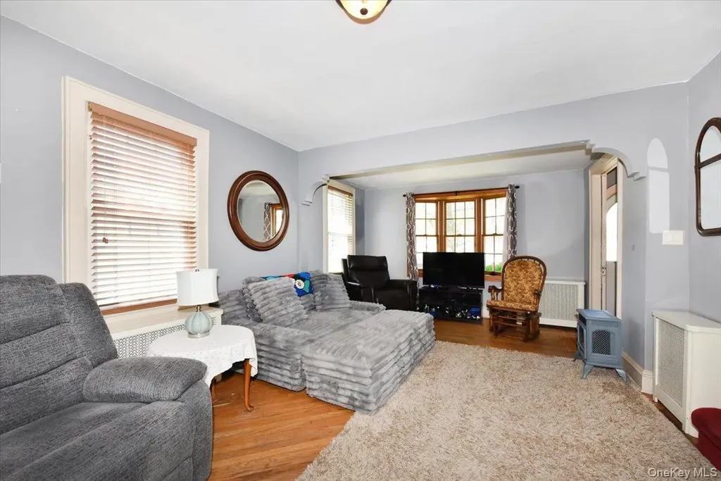 83 Cambridge Street Valley Stream NY 11581