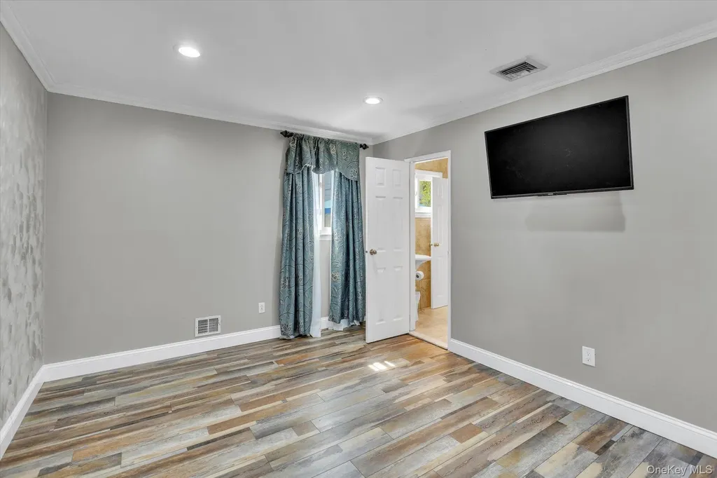 568 Plainview Road Plainview NY 11803