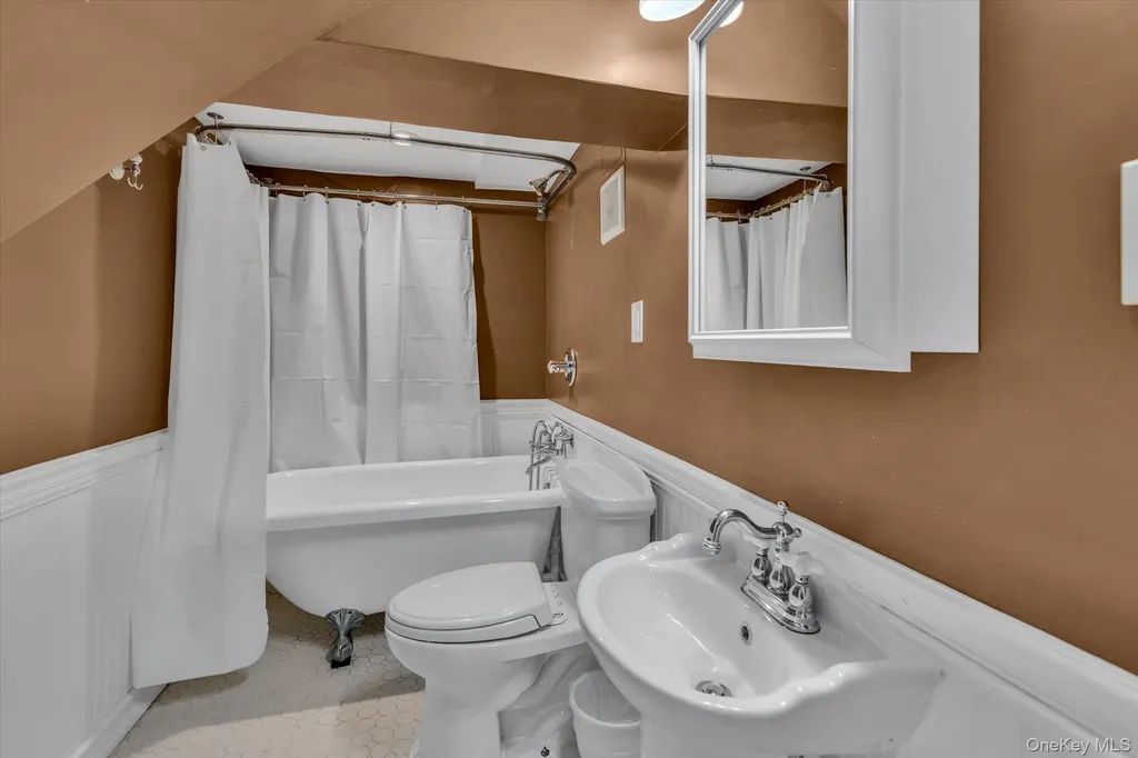 568 Plainview Road Plainview NY 11803