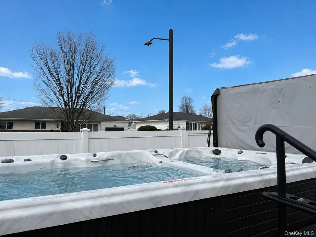 568 Plainview Road Plainview NY 11803