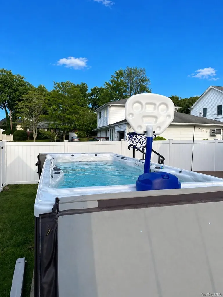 568 Plainview Road Plainview NY 11803