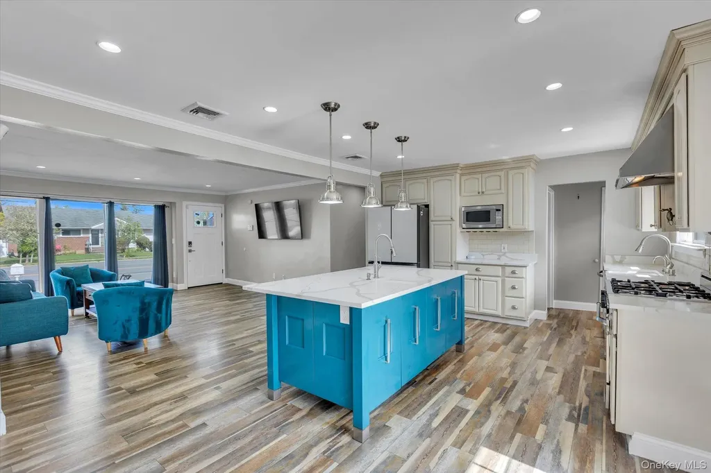 568 Plainview Road Plainview NY 11803