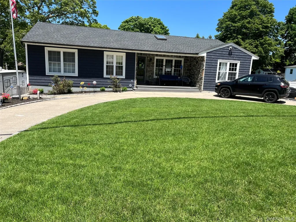 15 Highview Avenue Selden NY 11784
