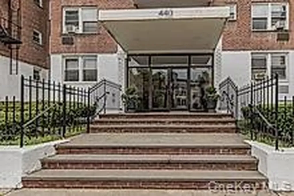 440 Warburton Avenue Yonkers NY 10701