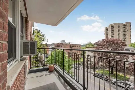 440 Warburton Avenue Yonkers NY 10701