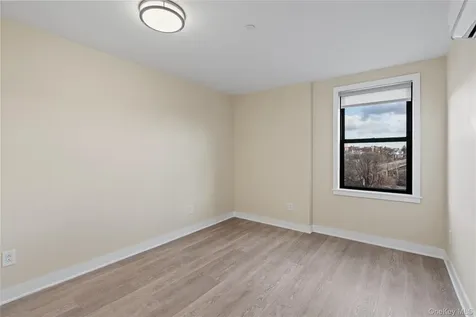 135 Wakefield Avenue Yonkers NY 10704