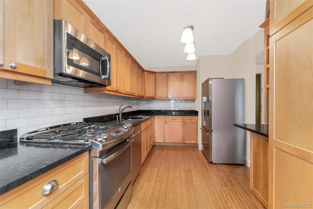 2500 Johnson Avenue Bronx NY 10463