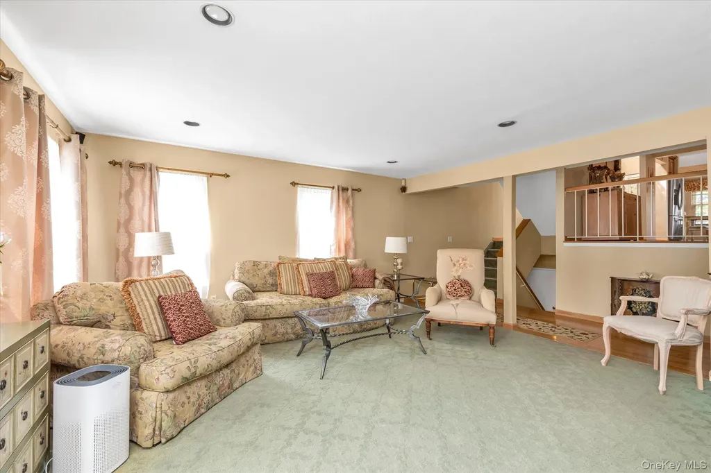 7 Eastern Drive New Hyde Park NY 11040