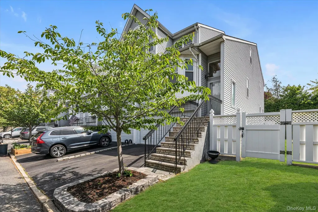 7 Eastern Drive New Hyde Park NY 11040