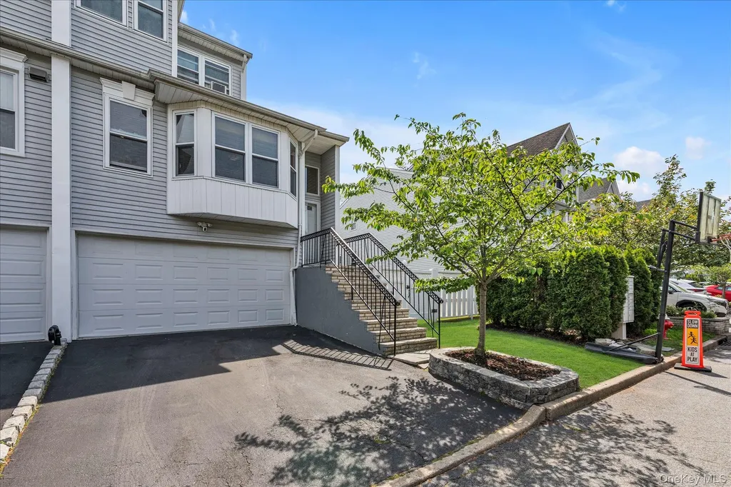 7 Eastern Drive New Hyde Park NY 11040