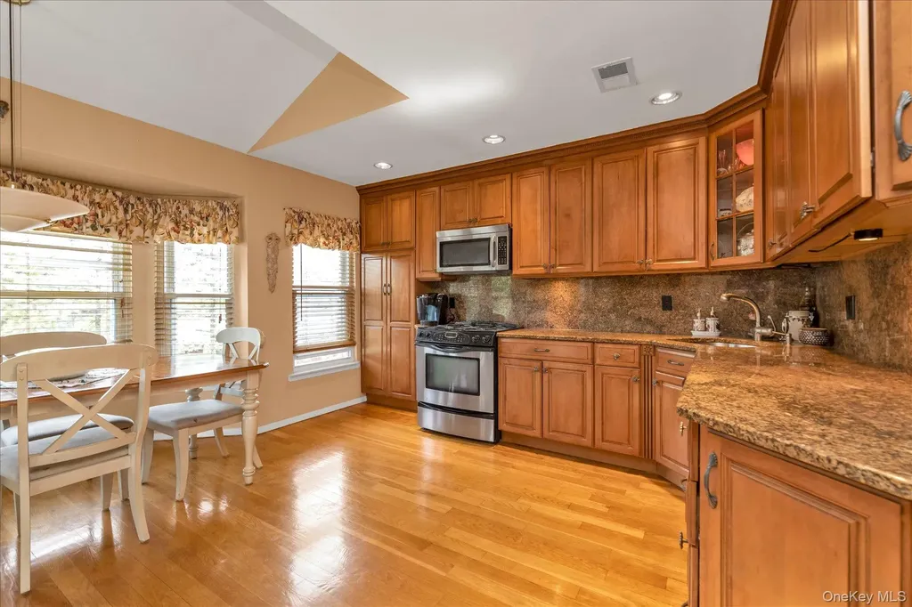 7 Eastern Drive New Hyde Park NY 11040