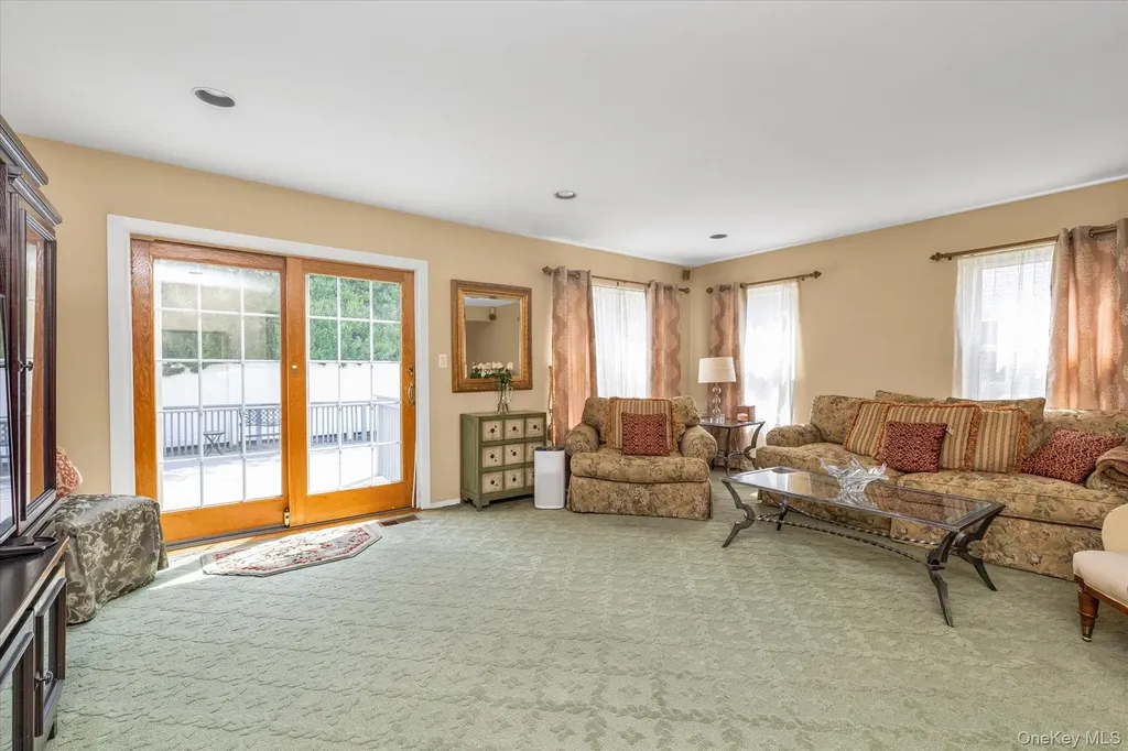 7 Eastern Drive New Hyde Park NY 11040