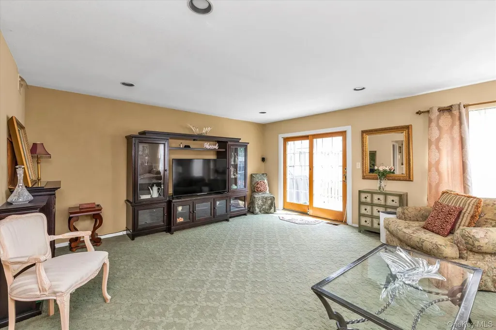 7 Eastern Drive New Hyde Park NY 11040