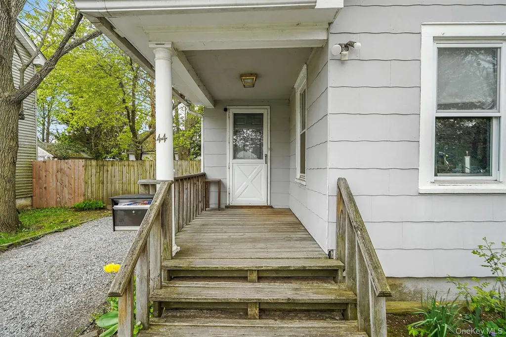 44 Redmond Avenue Bay Shore NY 11706