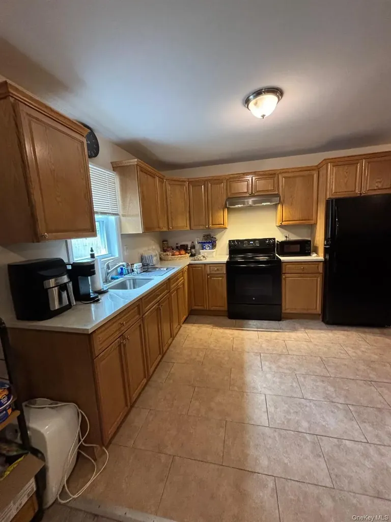 112 Maple Lane Medford NY 11763
