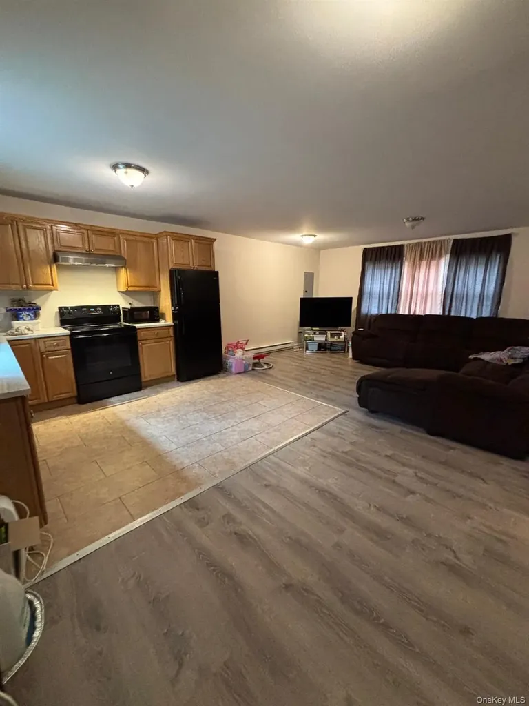 112 Maple Lane Medford NY 11763