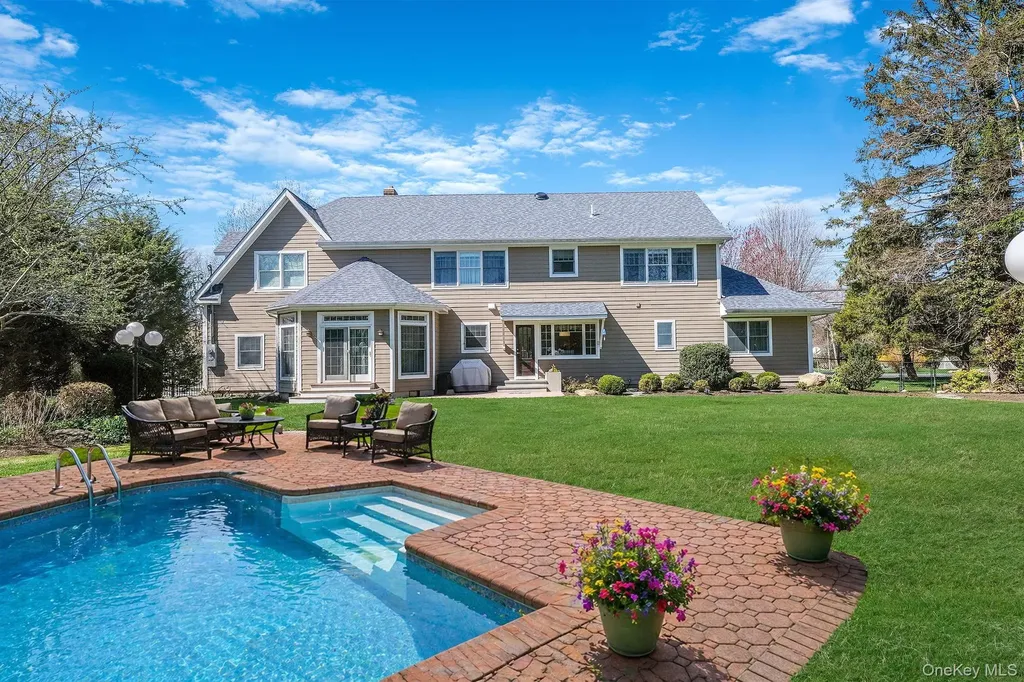 15 Maple Road Setauket NY 11733