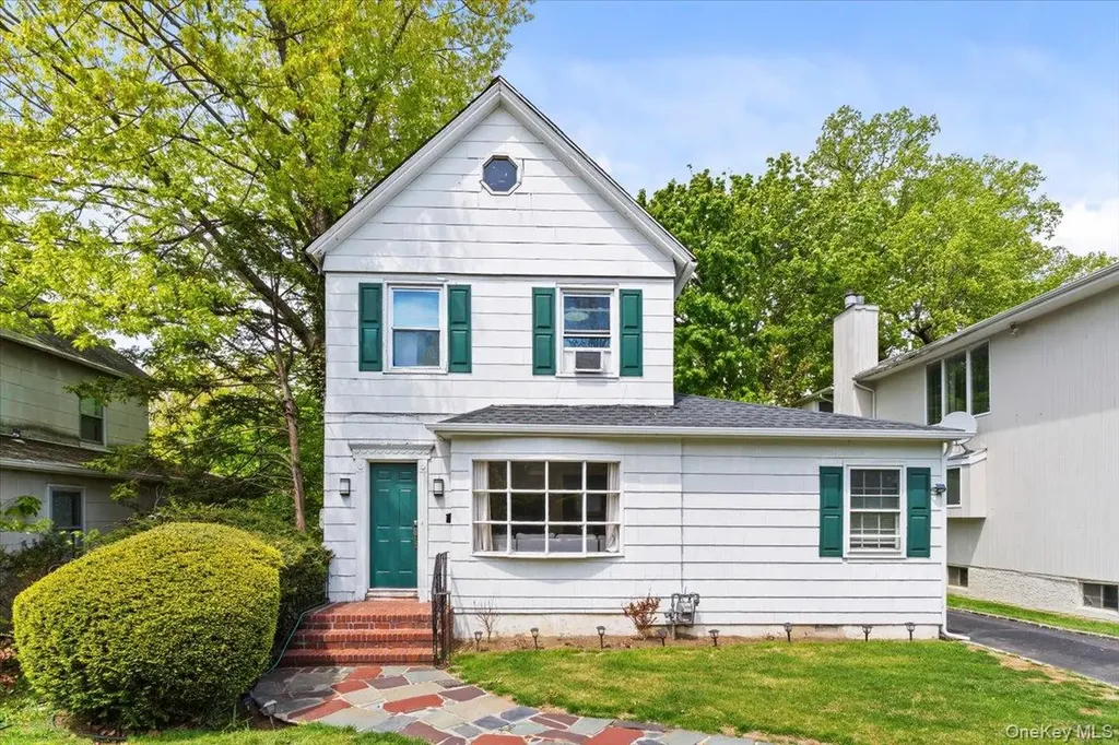 59 Hicks Lane Great Neck NY 11024