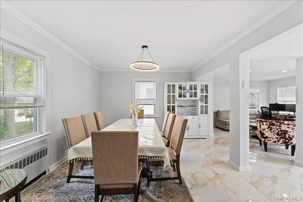 59 Hicks Lane Great Neck NY 11024