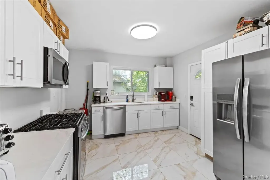 59 Hicks Lane Great Neck NY 11024