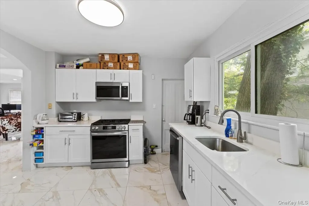 59 Hicks Lane Great Neck NY 11024