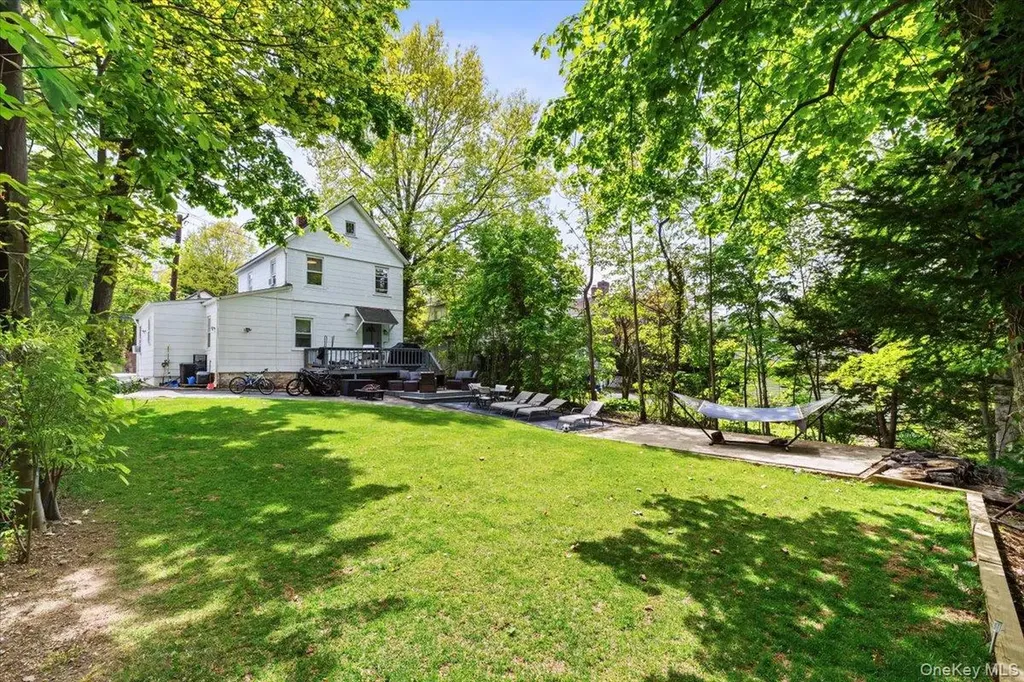 59 Hicks Lane Great Neck NY 11024
