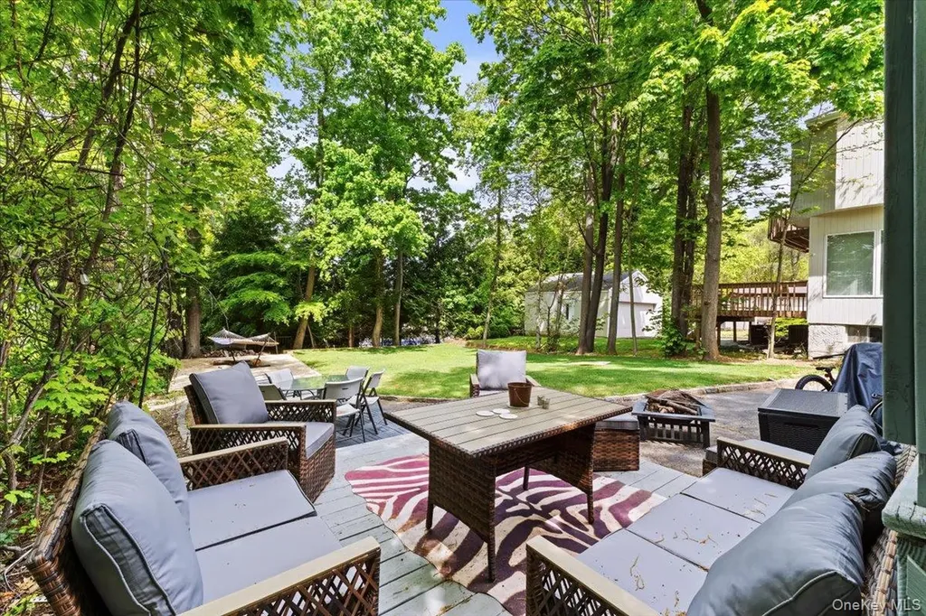 59 Hicks Lane Great Neck NY 11024