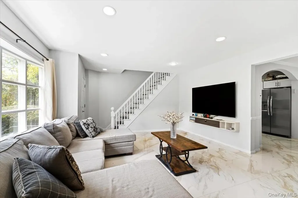 59 Hicks Lane Great Neck NY 11024