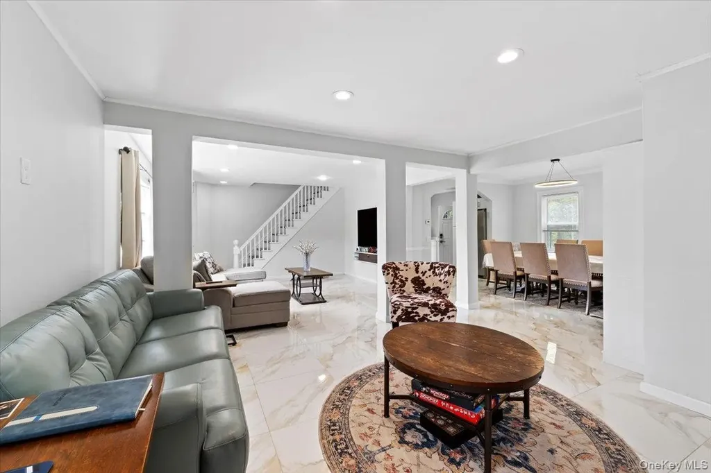 59 Hicks Lane Great Neck NY 11024