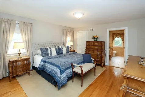 30 Todd Drive E Glen Head NY 11545