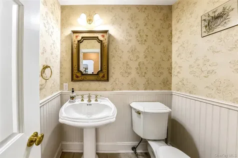 30 Todd Drive E Glen Head NY 11545