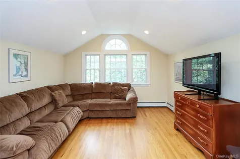 30 Todd Drive E Glen Head NY 11545